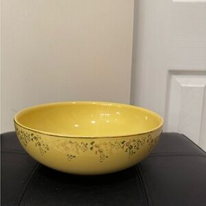 Hall’s Superior Quality 9” Vintage Bowl